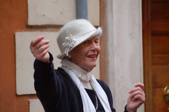Feminine Wisdom and Aging: The Positive Role of the Wise Woman and Crone Feminine Wisdom and Aging: The Positive Role of the Wise Woman and Crone