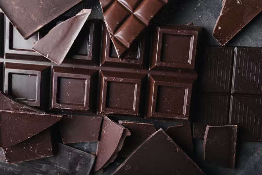 Dark chocolate bar