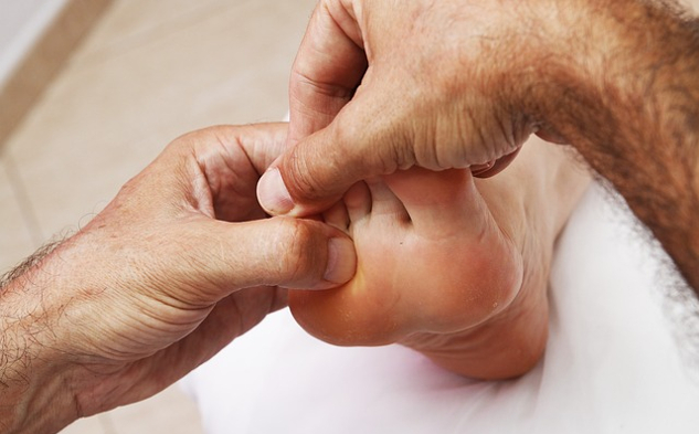 Foot Reflexology as a Do-It-Yourself Lymphatic Cleanse foot reflexology